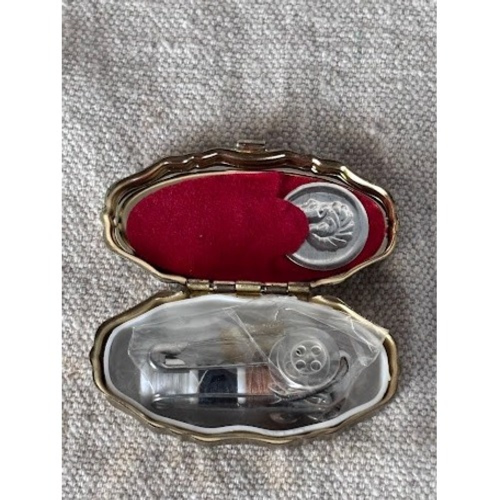 Vintage Tennessee Souvenir Sewing Kit‎ Case, Collectible Novelty Miniature